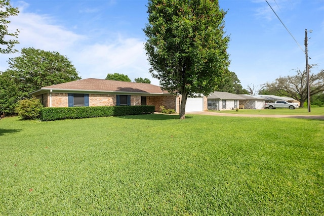608 Craig Dr, Palestine, TX 75803 - ranch-style home featuring concrete driveway, a front yard, an attached garage, and brick siding