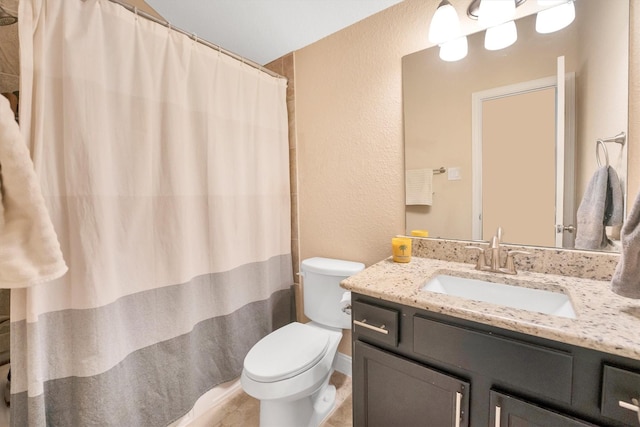 510 Pearl View Ln, Pinehurst, TX 77362 - full bathroom with a textured wall, toilet, vanity, and a shower with shower curtain