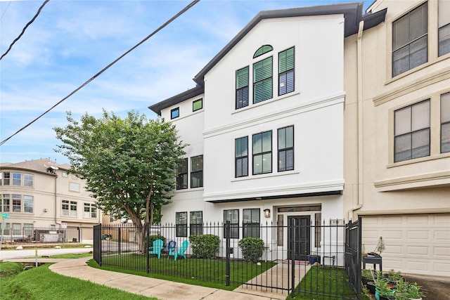 822 Reinicke St, Houston, TX 77007 - multi unit property with stucco siding