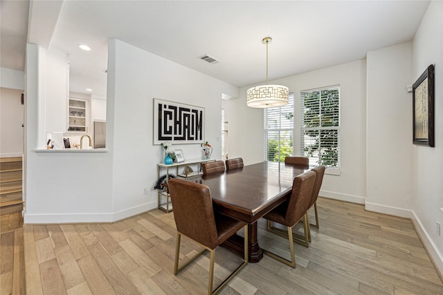 822 Reinicke St, Houston, TX 77007 - dining room with light wood-style flooring, baseboards, and recessed lighting