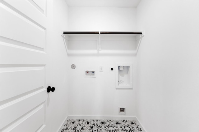 404 Kendall Crest Dr, Alvin, TX 77511 - laundry area featuring gas dryer hookup, hookup for an electric dryer, washer hookup, and baseboards
