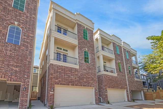 1035 W 17th St, Houston, TX 77008 - view of property with an attached garage and driveway