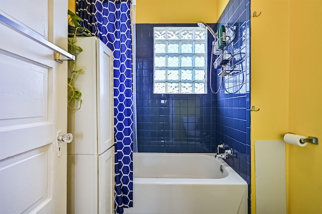 5005 Avenue N Rear Ave N, Rear, Galveston, TX 77551 - full bath featuring shower / tub combo with curtain