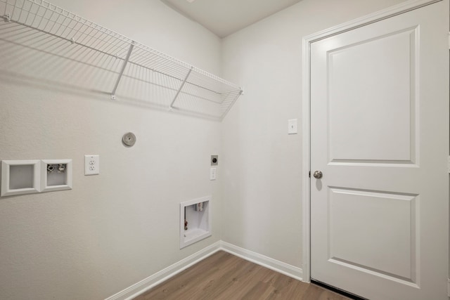 425 Tejas Trl, Waller, TX 77484 - laundry area featuring wood finished floors, baseboards, hookup for an electric dryer, hookup for a washing machine, and gas dryer hookup