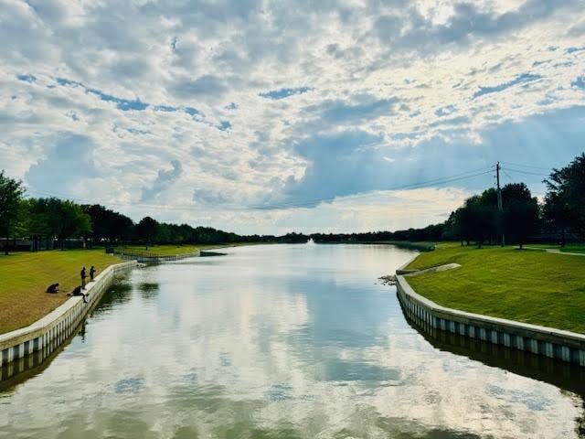 5318 Cilantro Ln, Baytown, TX 77521 - water view
