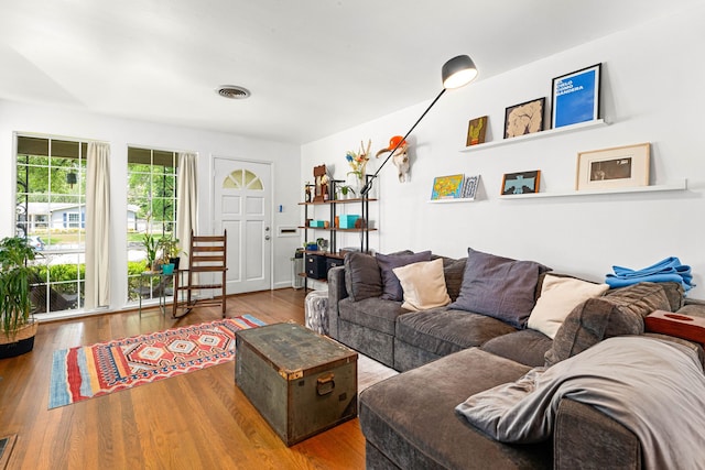863 W 43rd St, Houston, TX 77018 - living room featuring wood finished floors