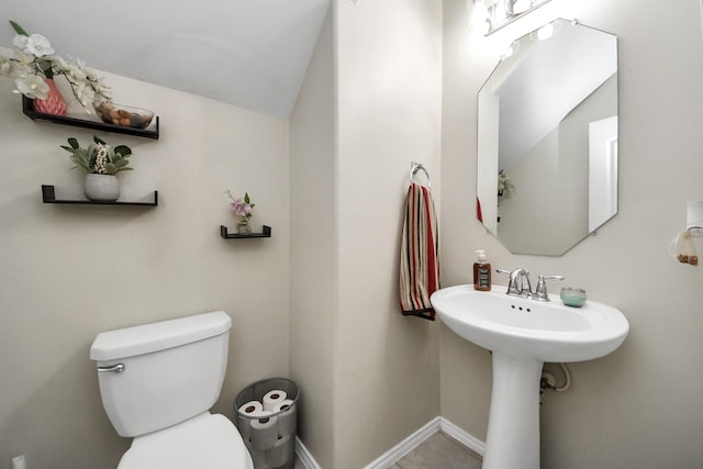 9703 Tipton Sands Dr, Humble, TX 77396 - bathroom featuring toilet, a sink, and baseboards