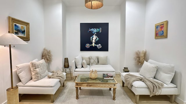 1918 Hoskins Dr, Houston, TX 77080 - living area with baseboards