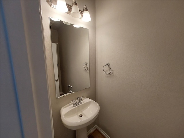 bathroom featuring a sink