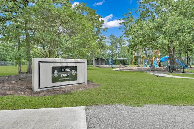 view of community featuring a lawn