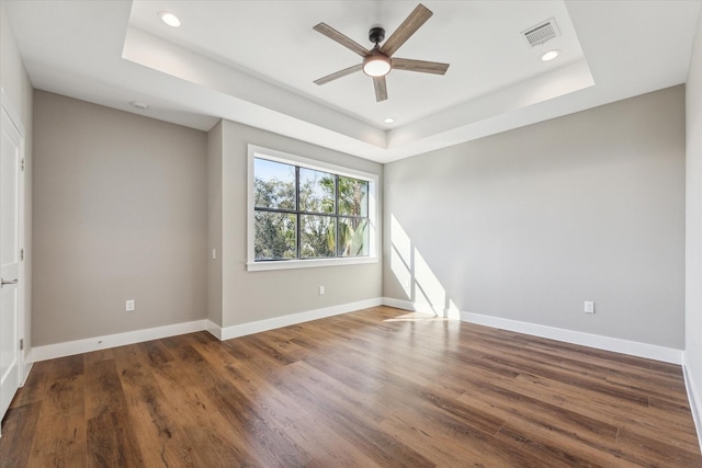 3104 Eunice St, Houston, TX 77009 - empty room featuring recessed lighting, ceiling fan, a tray ceiling, wood finished floors, and baseboards