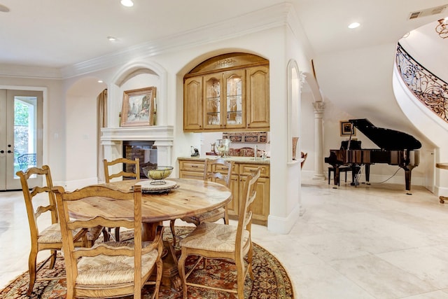 256 S Post Oak Ln, Houston, TX 77056 - dining space with crown molding, a glass covered fireplace, recessed lighting, arched walkways, and baseboards