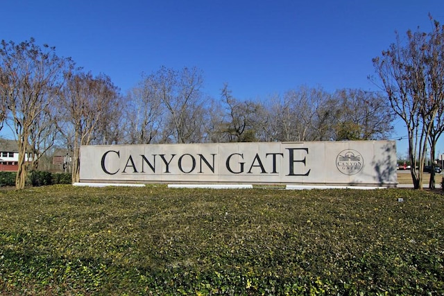 view of community / neighborhood sign