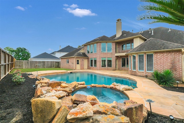 9619 Silver Birch Ct, Missouri City, TX 77459 - view of swimming pool featuring a fenced backyard, a pool with connected hot tub, and a patio area