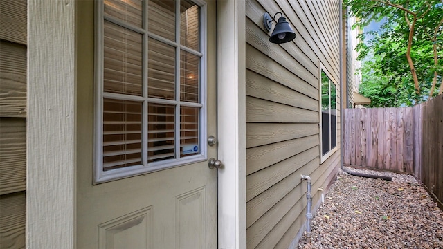 1609 W 24th St Unit B, Houston, TX 77008 - property entrance with fence