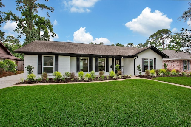 1122 Lehman St, Houston, TX 77018 - ranch-style home with brick siding, a front yard, and roof with shingles