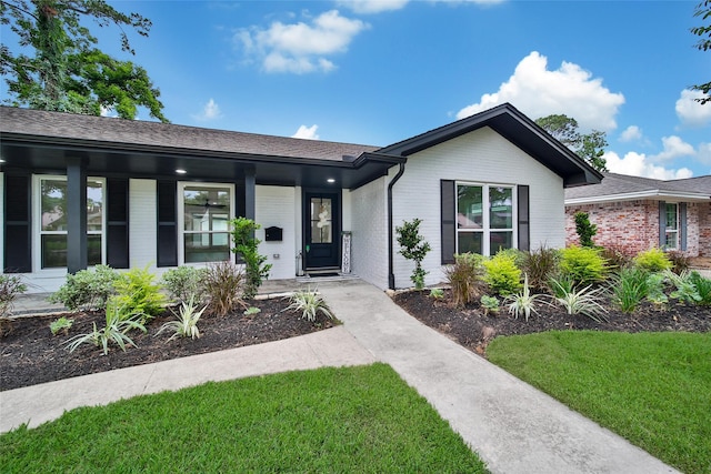 1122 Lehman St, Houston, TX 77018 - ranch-style home with brick siding, a front lawn, a porch, and roof with shingles