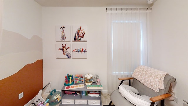 living area featuring baseboards