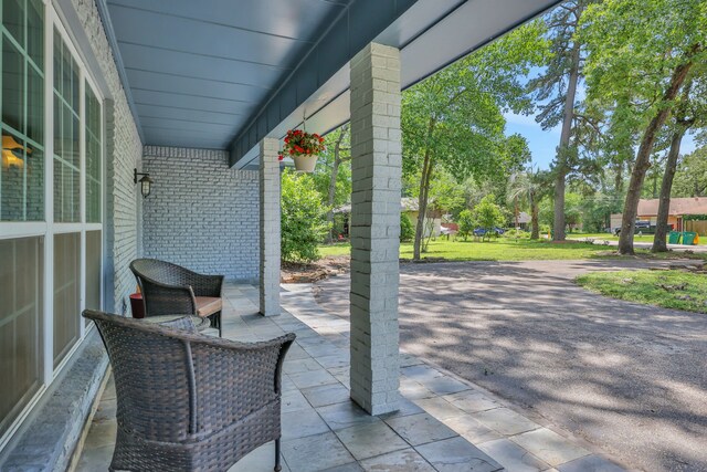 105 N Delmont Dr E, Conroe, TX 77301 - view of patio / terrace