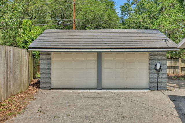 105 N Delmont Dr E, Conroe, TX 77301 - detached garage with fence