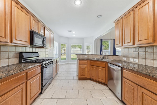 15127 Woodford Hollow Ln, Cypress, TX 77429 - kitchen featuring black appliances, a sink, light tile patterned floors, decorative backsplash, and recessed lighting