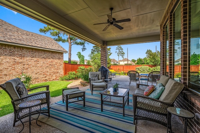 view of patio featuring an outdoor living space, a fenced backyard, and a ceiling fan