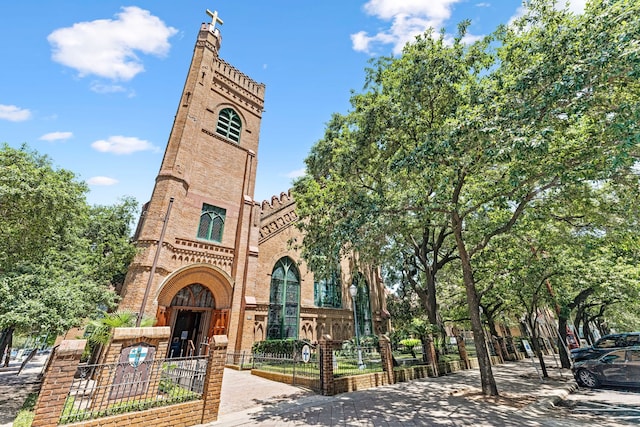 1120 Texas St Unit 7D, Houston, TX 77002 - view of property with a fenced front yard