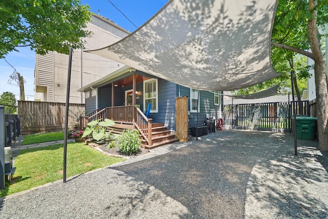 1710 Spring St, Houston, TX 77007 - view of front of property with fence