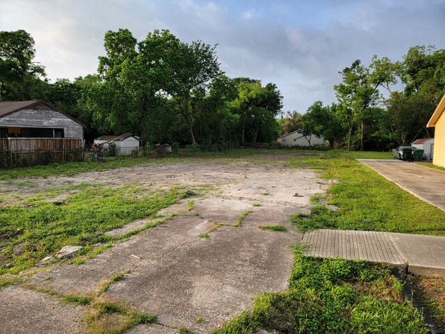 5322 Carmen St, Houston, TX 77033 - photo 2