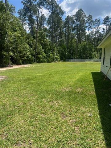 view of green lawn
