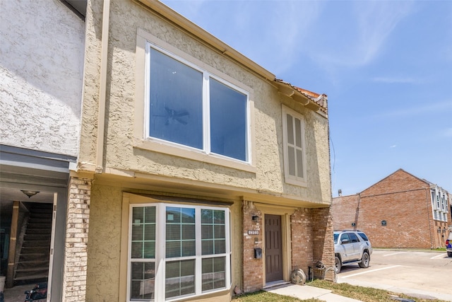 10816 Briar Forest Dr Unit 33, Houston, TX 77042 - view of home's exterior featuring stucco siding and uncovered parking
