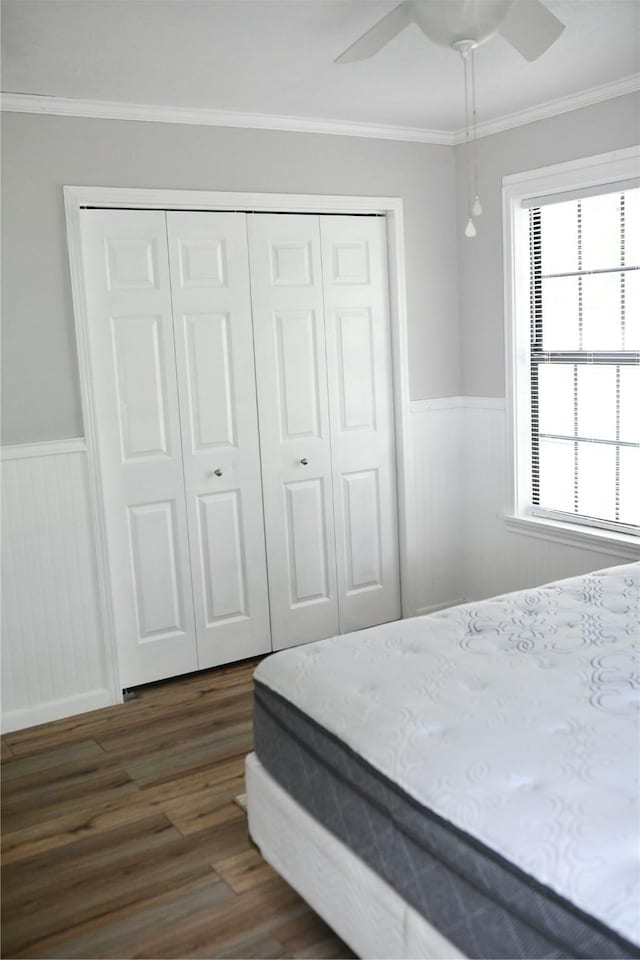 112 Lcr 902, Jewett, TX 75846 - bedroom featuring dark wood-type flooring, wainscoting, crown molding, a closet, and a ceiling fan