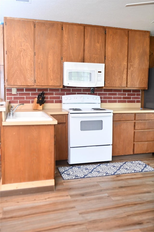 112 Lcr 902, Jewett, TX 75846 - kitchen with white appliances, a sink, light countertops, and light wood finished floors