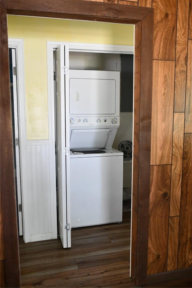 112 Lcr 902, Jewett, TX 75846 - washroom with stacked washer / drying machine and dark wood-type flooring
