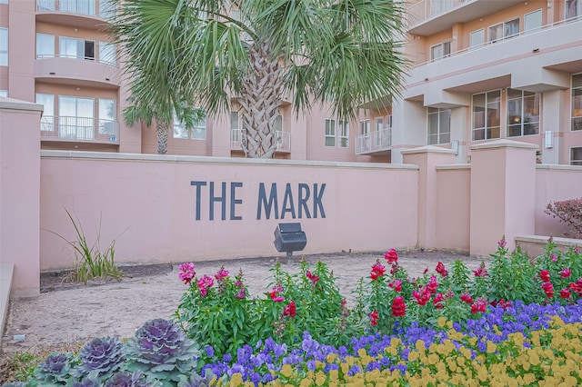 view of community / neighborhood sign