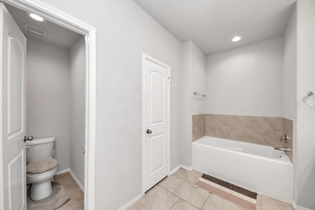 4827 San Gregorio Ln, Katy, TX 77493 - bathroom featuring tile patterned floors, a garden tub, toilet, recessed lighting, and baseboards