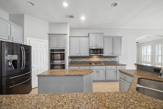 11127 Salento Ct, Richmond, TX 77406 - kitchen featuring stainless steel appliances, a sink, light tile patterned floors, gray cabinetry, and recessed lighting