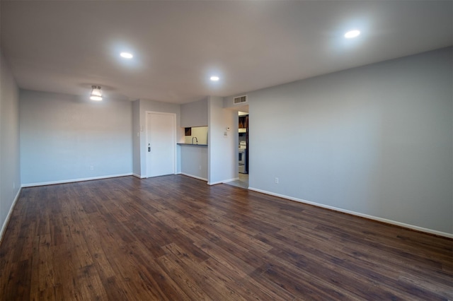 8435 Hearth Dr Unit 21, Houston, TX 77054 - spare room with dark wood-style flooring, recessed lighting, baseboards, and a sink