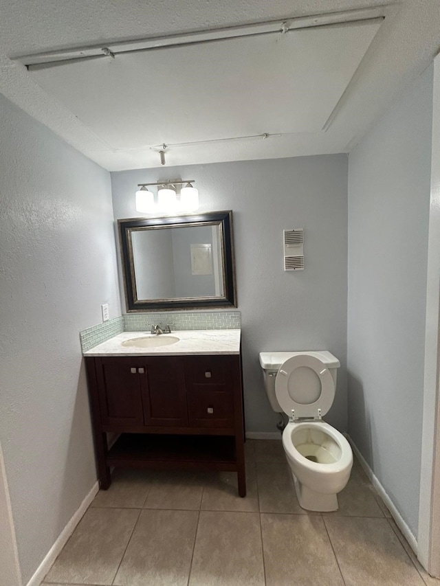 8435 Hearth Dr Unit 21, Houston, TX 77054 - half bath featuring tile patterned flooring, vanity, toilet, and baseboards