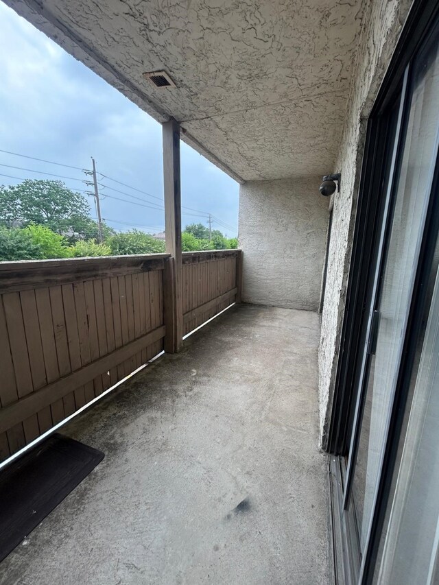 8435 Hearth Dr Unit 21, Houston, TX 77054 - view of patio featuring a balcony