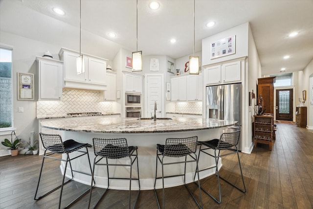 13234 James Terrace Ln, Houston, TX 77059 - kitchen featuring appliances with stainless steel finishes, a sink, backsplash, a breakfast bar area, and recessed lighting