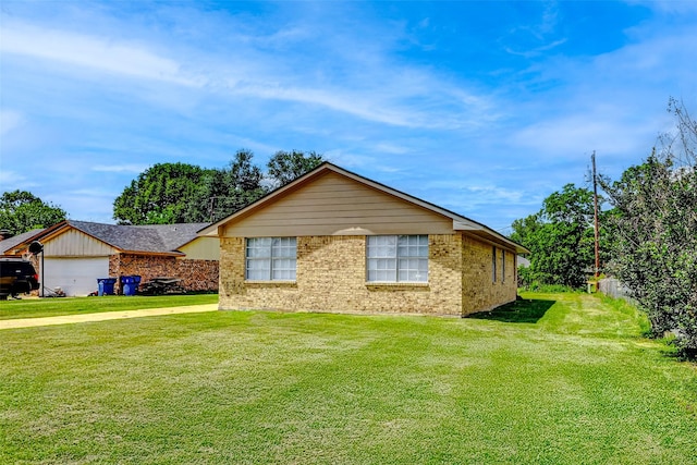 742 Pine Ave, Hempstead, TX 77445 - view of front of house with a front yard, brick siding, and an attached garage