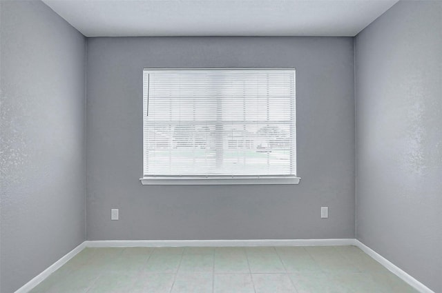 742 Pine Ave, Hempstead, TX 77445 - spare room with plenty of natural light and baseboards