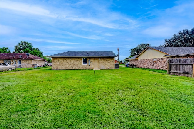 742 Pine Ave, Hempstead, TX 77445 - view of yard