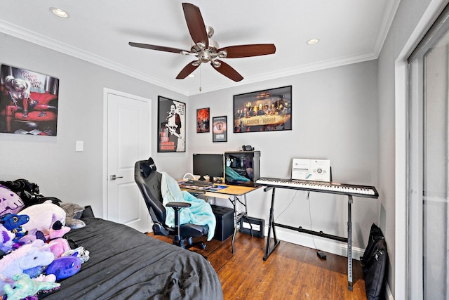 bedroom featuring wood finished floors, crown molding, recessed lighting, and a ceiling fan