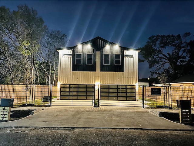 610 E 41st St Unit A B, Houston, TX 77022 - view of front facade with a gate, board and batten siding, fence, and driveway