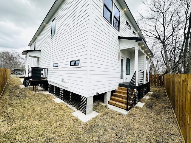 610 E 41st St Unit A B, Houston, TX 77022 - view of home's exterior featuring a fenced backyard