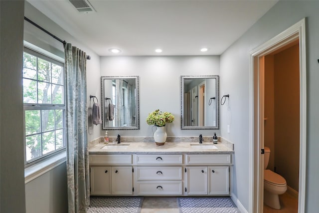 101 N Hall Dr, Sugar Land, TX 77478 - bathroom featuring double vanity, toilet, and recessed lighting