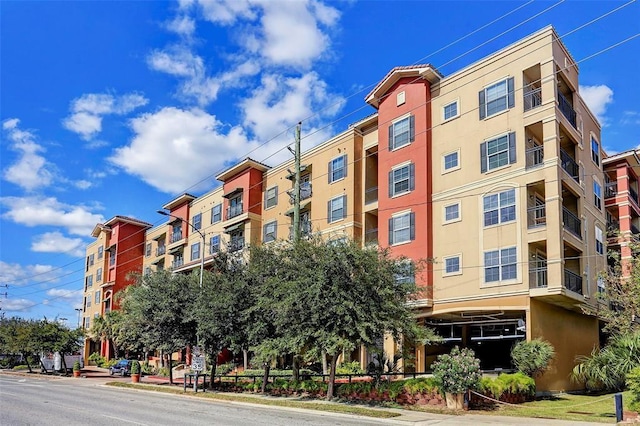 view of apartment building / complex
