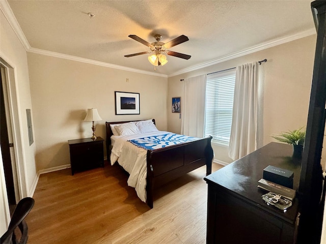 1711 Old Spanish Trl Unit 323, Houston, TX 77054 - bedroom featuring light wood finished floors, crown molding, baseboards, ceiling fan, and a textured ceiling